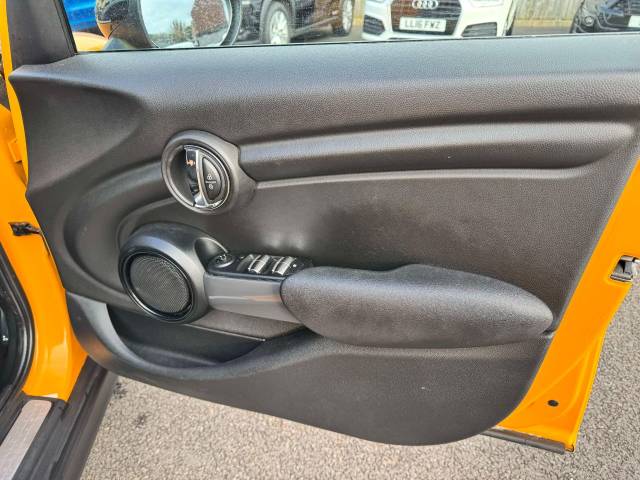 Mini Cooper 1.5 Cooper 5dr Auto Hatchback Petrol Orange