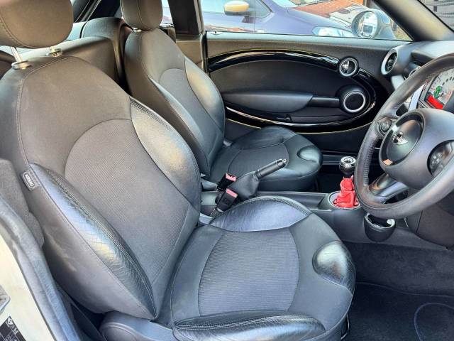 Mini Coupe 1.6 Cooper 3dr (CHILI PACK) Coupe Petrol White