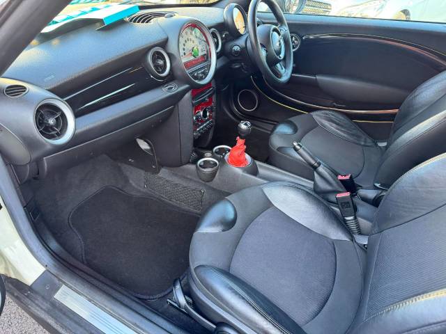 Mini Coupe 1.6 Cooper 3dr (CHILI PACK) Coupe Petrol White
