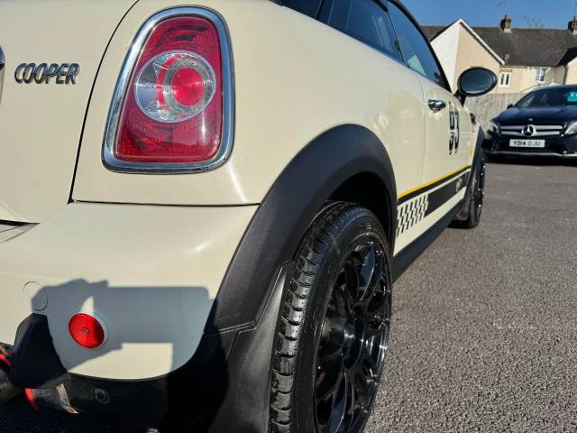 Mini Coupe 1.6 Cooper 3dr (CHILI PACK) Coupe Petrol White