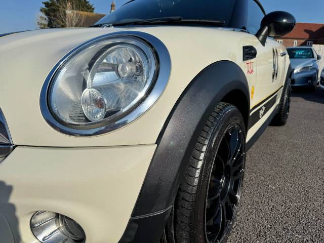 Mini Coupe 1.6 Cooper 3dr (CHILI PACK) Coupe Petrol White
