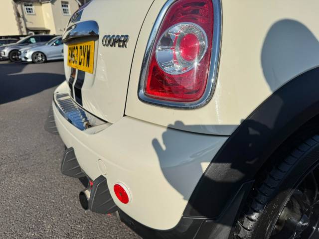 Mini Coupe 1.6 Cooper 3dr (CHILI PACK) Coupe Petrol White