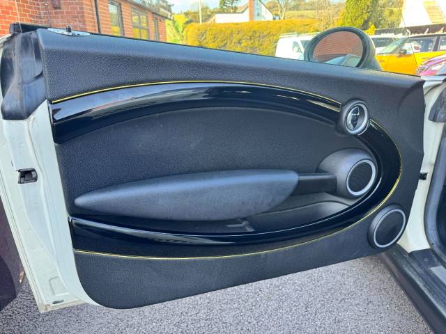 Mini Coupe 1.6 Cooper 3dr (CHILI PACK) Coupe Petrol White