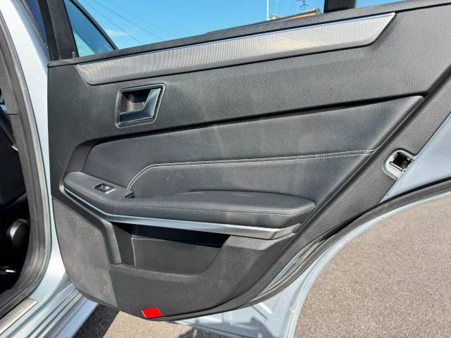 Mercedes-Benz E Class 2.1 E220 BlueTEC AMG Night Edition 4dr 7G-Tronic Saloon Diesel Silver