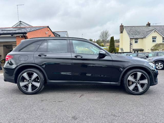 Mercedes-Benz GLC 2.1 GLC 220d 4Matic Urban Edition 5dr 9G-Tronic Estate Diesel Black