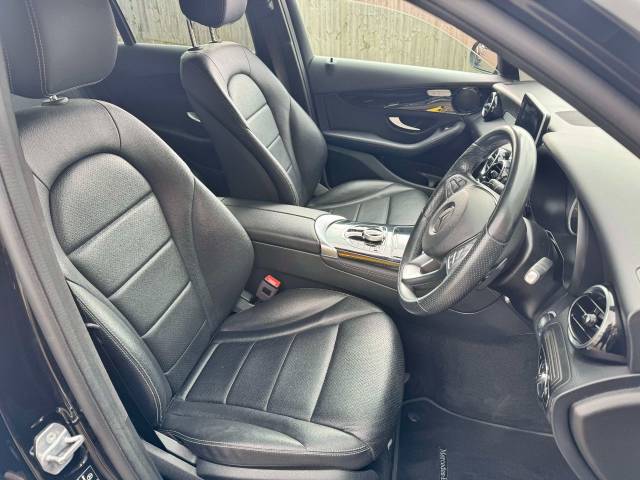 Mercedes-Benz GLC 2.1 GLC 220d 4Matic Urban Edition 5dr 9G-Tronic Estate Diesel Black