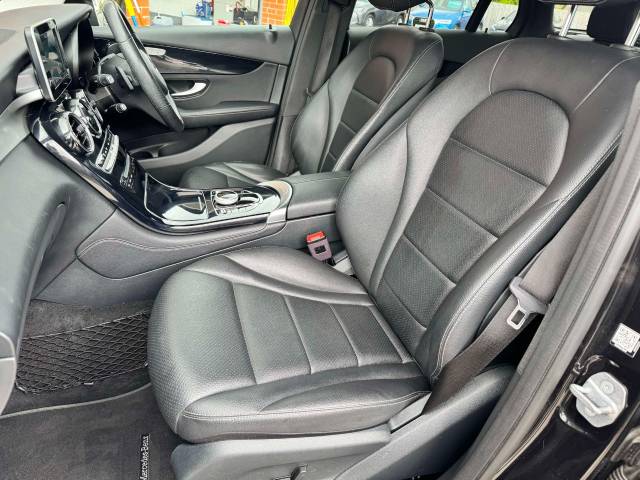 Mercedes-Benz GLC 2.1 GLC 220d 4Matic Urban Edition 5dr 9G-Tronic Estate Diesel Black