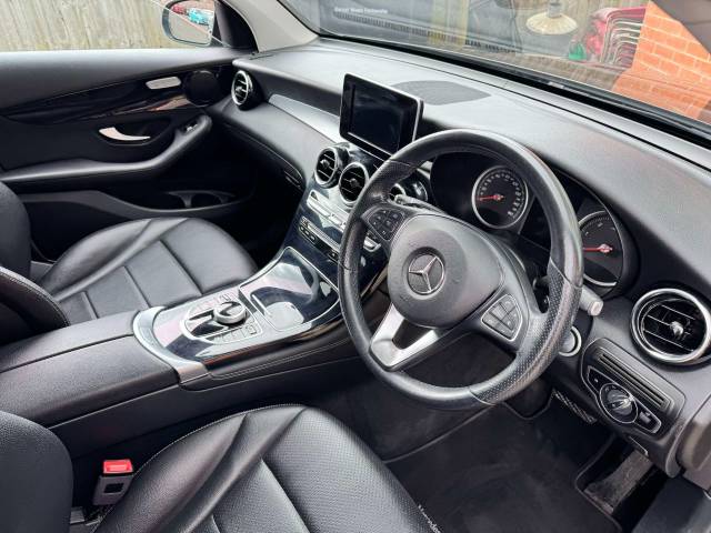 Mercedes-Benz GLC 2.1 GLC 220d 4Matic Urban Edition 5dr 9G-Tronic Estate Diesel Black