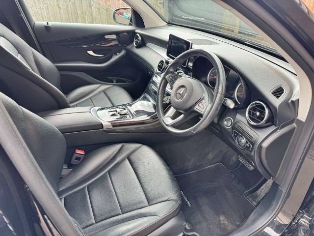 Mercedes-Benz GLC 2.1 GLC 220d 4Matic Urban Edition 5dr 9G-Tronic Estate Diesel Black
