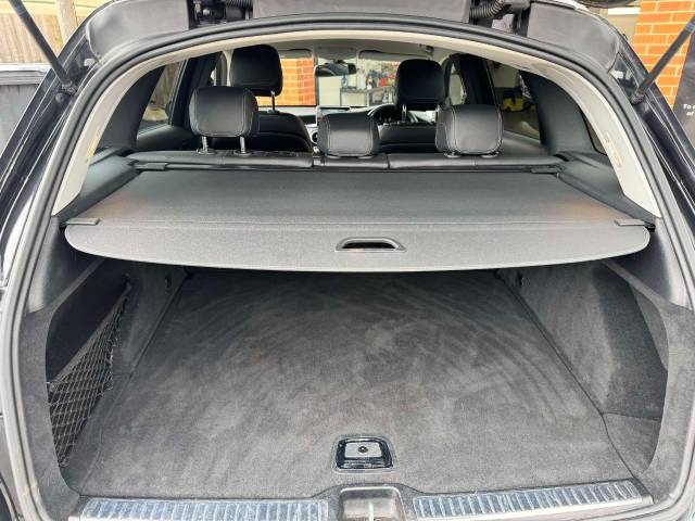 Mercedes-Benz GLC 2.1 GLC 220d 4Matic Urban Edition 5dr 9G-Tronic Estate Diesel Black