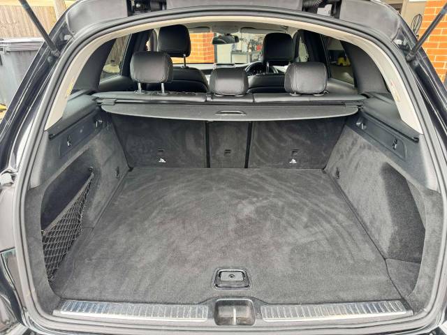 Mercedes-Benz GLC 2.1 GLC 220d 4Matic Urban Edition 5dr 9G-Tronic Estate Diesel Black