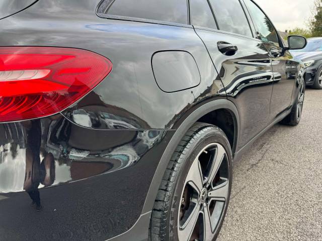 Mercedes-Benz GLC 2.1 GLC 220d 4Matic Urban Edition 5dr 9G-Tronic Estate Diesel Black