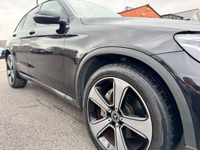 Mercedes-Benz GLC 2.1 GLC 220d 4Matic Urban Edition 5dr 9G-Tronic Estate Diesel Black