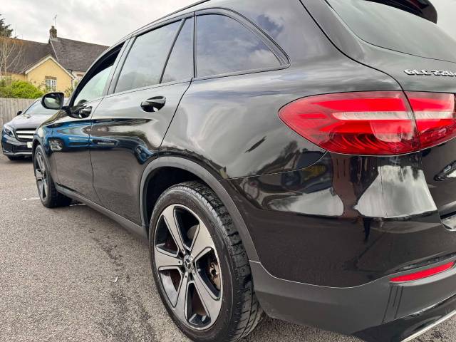 Mercedes-Benz GLC 2.1 GLC 220d 4Matic Urban Edition 5dr 9G-Tronic Estate Diesel Black