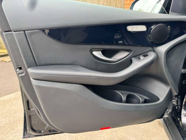 Mercedes-Benz GLC 2.1 GLC 220d 4Matic Urban Edition 5dr 9G-Tronic Estate Diesel Black