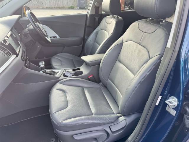 Kia Niro 1.6 GDi Hybrid First Edition 5dr DCT Estate Petrol / Electric Hybrid Blue