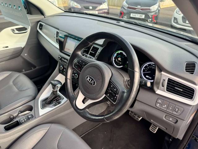 Kia Niro 1.6 GDi Hybrid First Edition 5dr DCT Estate Petrol / Electric Hybrid Blue