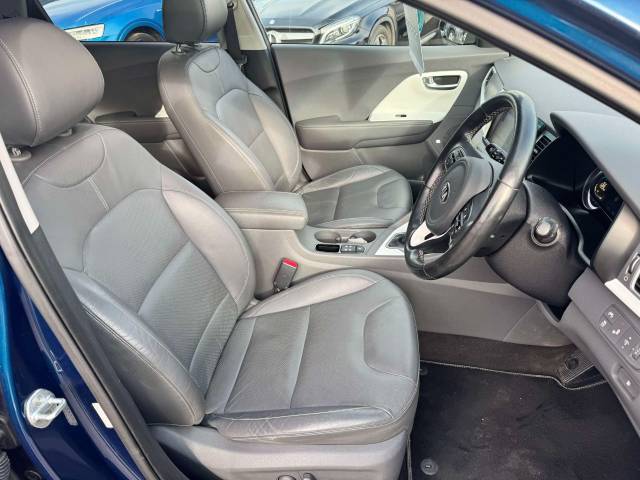 Kia Niro 1.6 GDi Hybrid First Edition 5dr DCT Estate Petrol / Electric Hybrid Blue