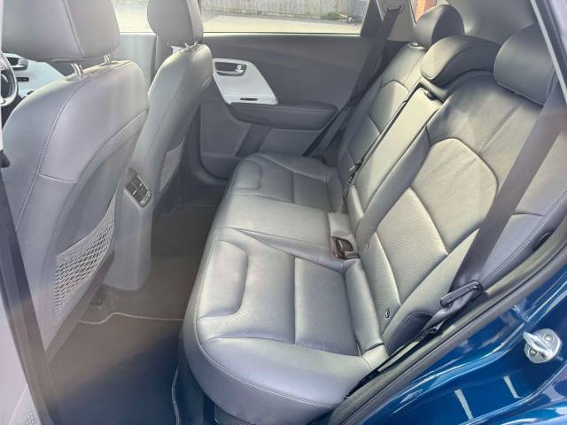 Kia Niro 1.6 GDi Hybrid First Edition 5dr DCT Estate Petrol / Electric Hybrid Blue