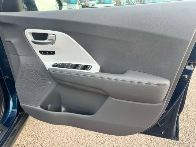 Kia Niro 1.6 GDi Hybrid First Edition 5dr DCT Estate Petrol / Electric Hybrid Blue