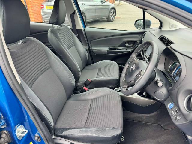 Toyota Yaris 1.5 Hybrid Excel 5dr CVT Hatchback Petrol / Electric Hybrid Blue
