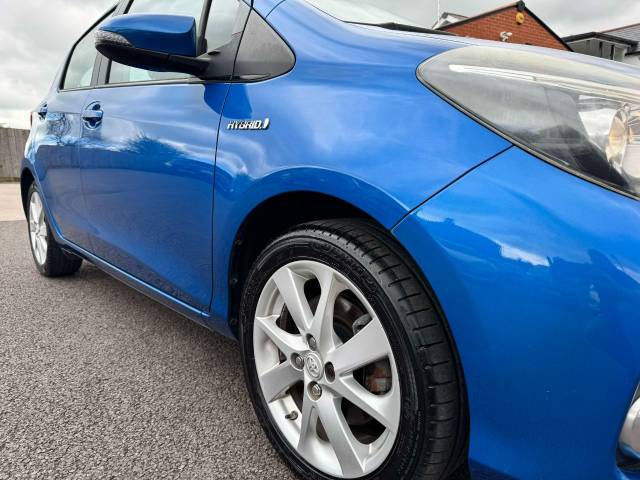 Toyota Yaris 1.5 Hybrid Excel 5dr CVT Hatchback Petrol / Electric Hybrid Blue