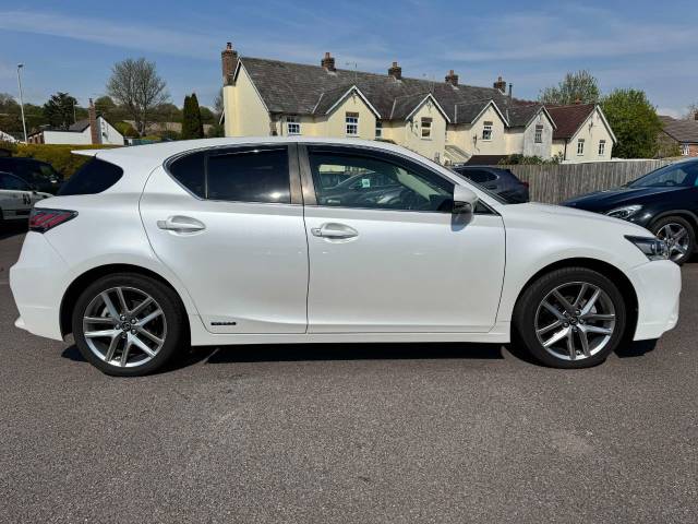 Lexus CT 200h 1.8 Advance Plus 5dr CVT Auto Hatchback Petrol / Electric Hybrid White/black