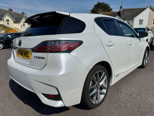 Lexus CT 200h 1.8 Advance Plus 5dr CVT Auto Hatchback Petrol / Electric Hybrid White/black