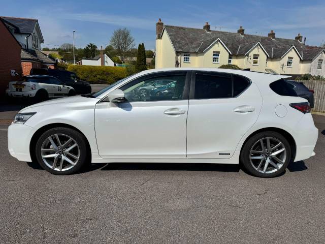 Lexus CT 200h 1.8 Advance Plus 5dr CVT Auto Hatchback Petrol / Electric Hybrid White/black