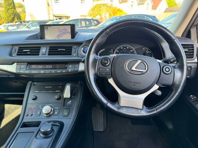 Lexus CT 200h 1.8 Advance Plus 5dr CVT Auto Hatchback Petrol / Electric Hybrid White/black