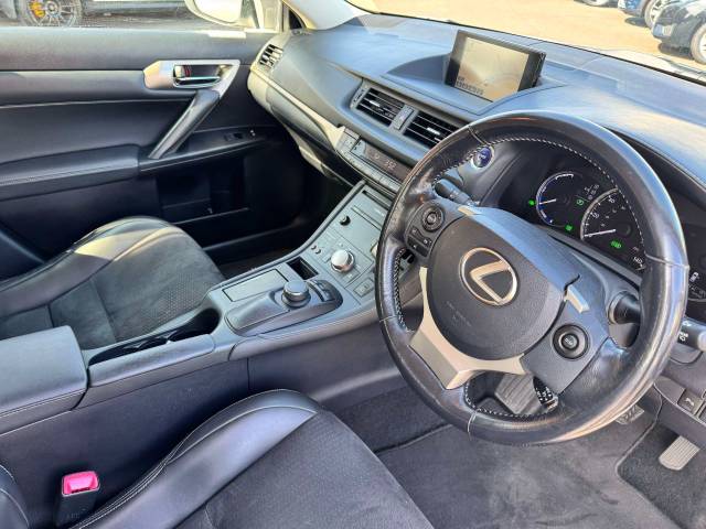 Lexus CT 200h 1.8 Advance Plus 5dr CVT Auto Hatchback Petrol / Electric Hybrid White/black