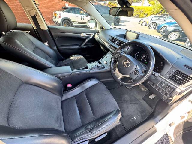 Lexus CT 200h 1.8 Advance Plus 5dr CVT Auto Hatchback Petrol / Electric Hybrid White/black