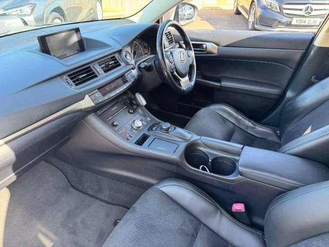 Lexus CT 200h 1.8 Advance Plus 5dr CVT Auto Hatchback Petrol / Electric Hybrid White/black