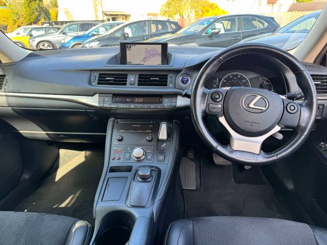 Lexus CT 200h 1.8 Advance Plus 5dr CVT Auto Hatchback Petrol / Electric Hybrid White/black
