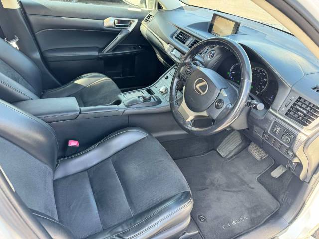 Lexus CT 200h 1.8 Advance Plus 5dr CVT Auto Hatchback Petrol / Electric Hybrid White/black