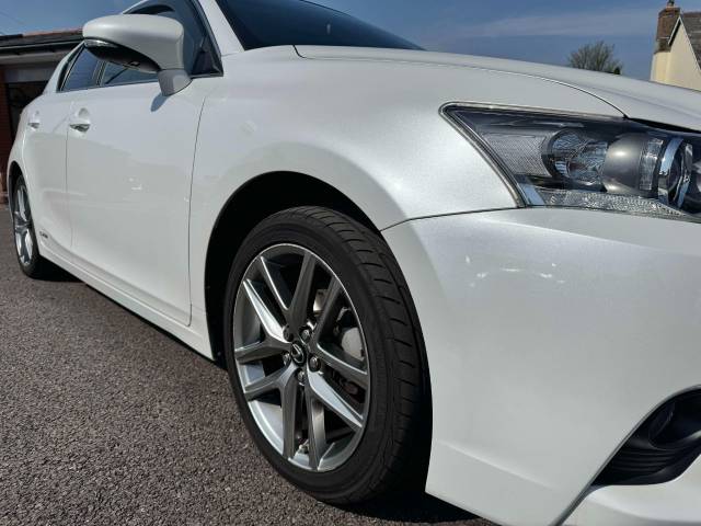 Lexus CT 200h 1.8 Advance Plus 5dr CVT Auto Hatchback Petrol / Electric Hybrid White/black