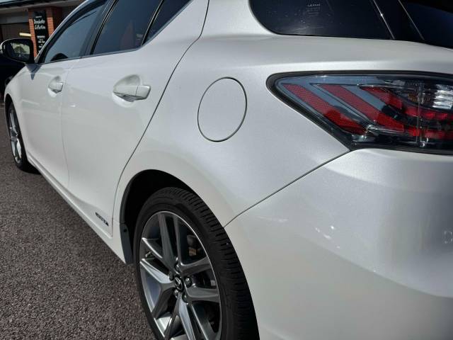 Lexus CT 200h 1.8 Advance Plus 5dr CVT Auto Hatchback Petrol / Electric Hybrid White/black
