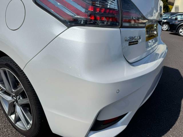 Lexus CT 200h 1.8 Advance Plus 5dr CVT Auto Hatchback Petrol / Electric Hybrid White/black