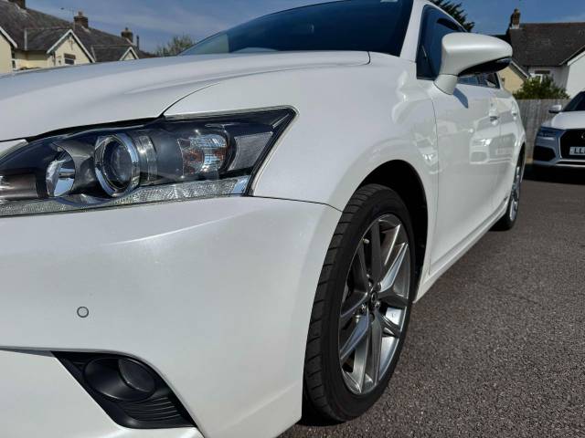 Lexus CT 200h 1.8 Advance Plus 5dr CVT Auto Hatchback Petrol / Electric Hybrid White/black