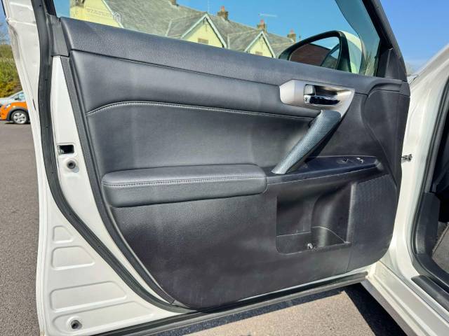 Lexus CT 200h 1.8 Advance Plus 5dr CVT Auto Hatchback Petrol / Electric Hybrid White/black
