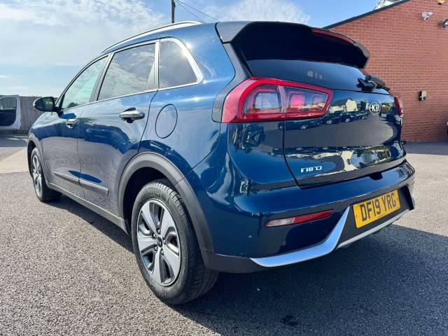Kia Niro 1.6 GDi Hybrid 2 5dr DCT Estate Petrol / Electric Hybrid Blue