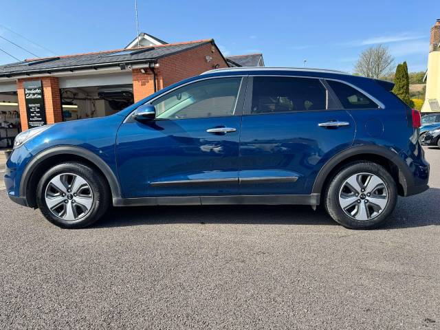 Kia Niro 1.6 GDi Hybrid 2 5dr DCT Estate Petrol / Electric Hybrid Blue