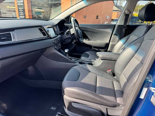 Kia Niro 1.6 GDi Hybrid 2 5dr DCT Estate Petrol / Electric Hybrid Blue