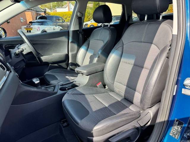 Kia Niro 1.6 GDi Hybrid 2 5dr DCT Estate Petrol / Electric Hybrid Blue