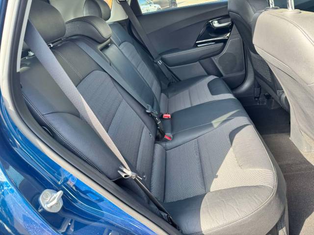 Kia Niro 1.6 GDi Hybrid 2 5dr DCT Estate Petrol / Electric Hybrid Blue