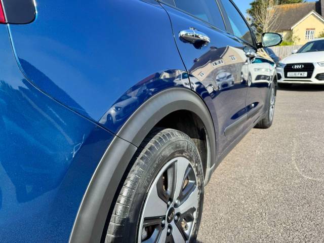 Kia Niro 1.6 GDi Hybrid 2 5dr DCT Estate Petrol / Electric Hybrid Blue