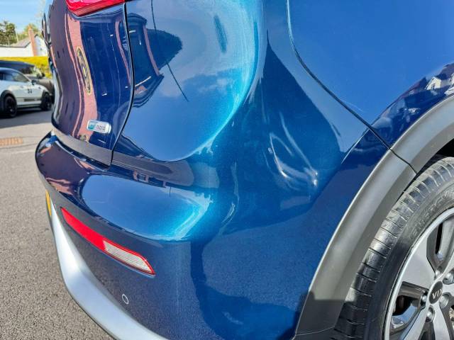 Kia Niro 1.6 GDi Hybrid 2 5dr DCT Estate Petrol / Electric Hybrid Blue
