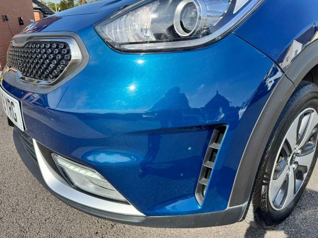 Kia Niro 1.6 GDi Hybrid 2 5dr DCT Estate Petrol / Electric Hybrid Blue