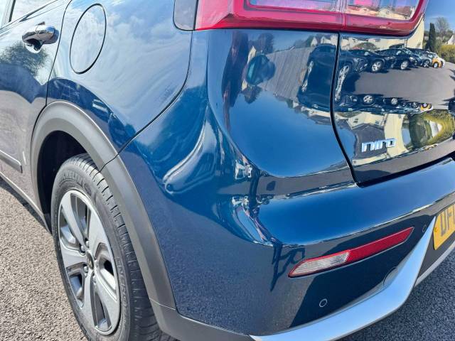 Kia Niro 1.6 GDi Hybrid 2 5dr DCT Estate Petrol / Electric Hybrid Blue