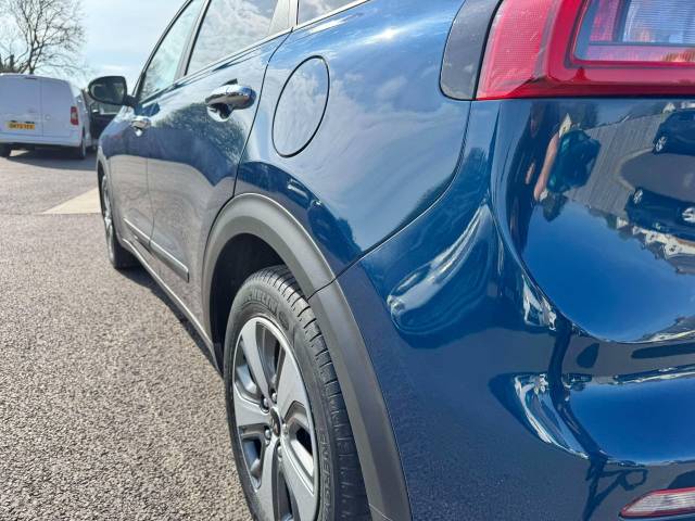 Kia Niro 1.6 GDi Hybrid 2 5dr DCT Estate Petrol / Electric Hybrid Blue